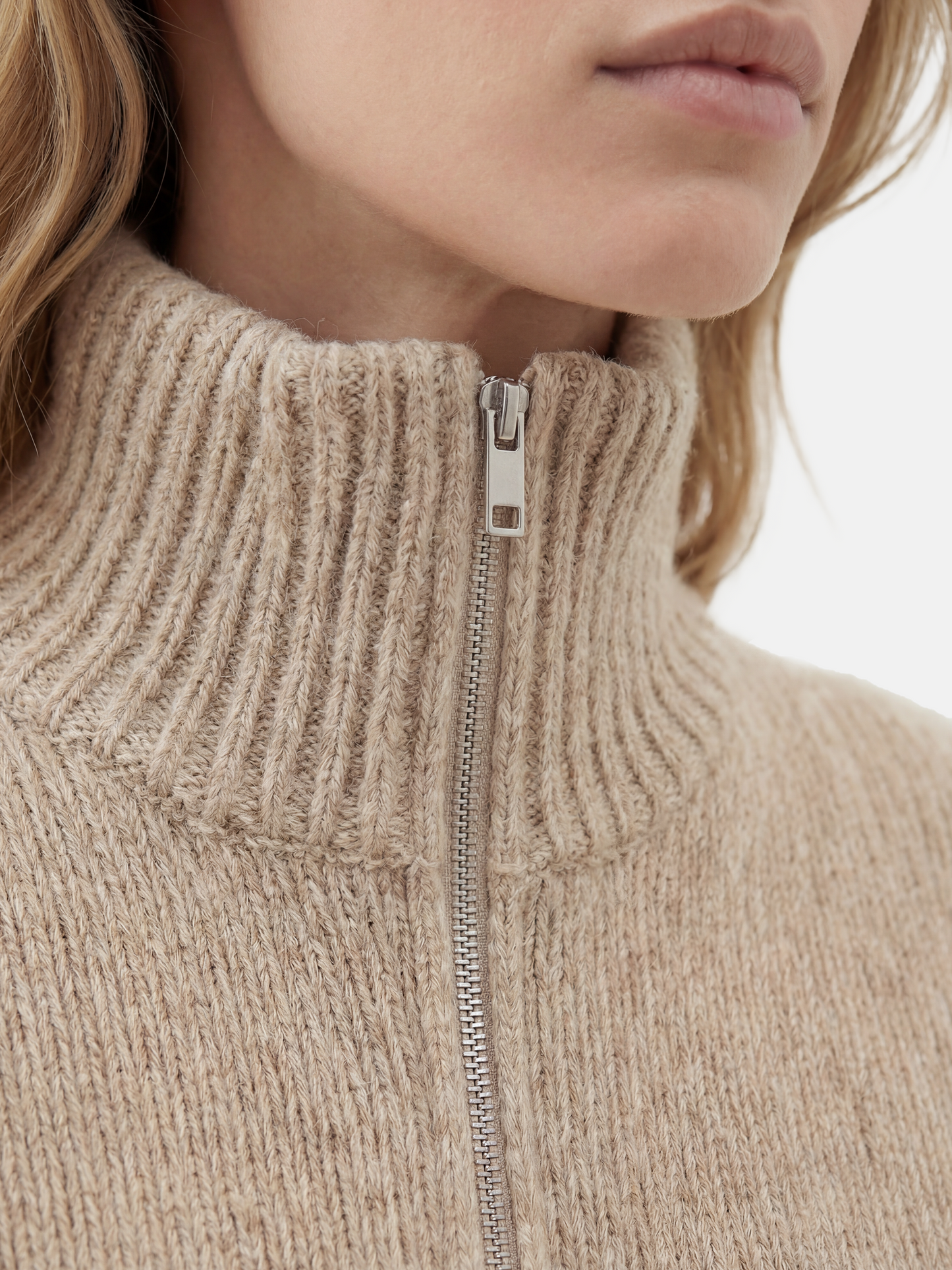 SELVANE cashmere-silk blend half-zip sweater in an oversized fit, featuring a high neck and ribbed cuffs, exuding refined comfort.