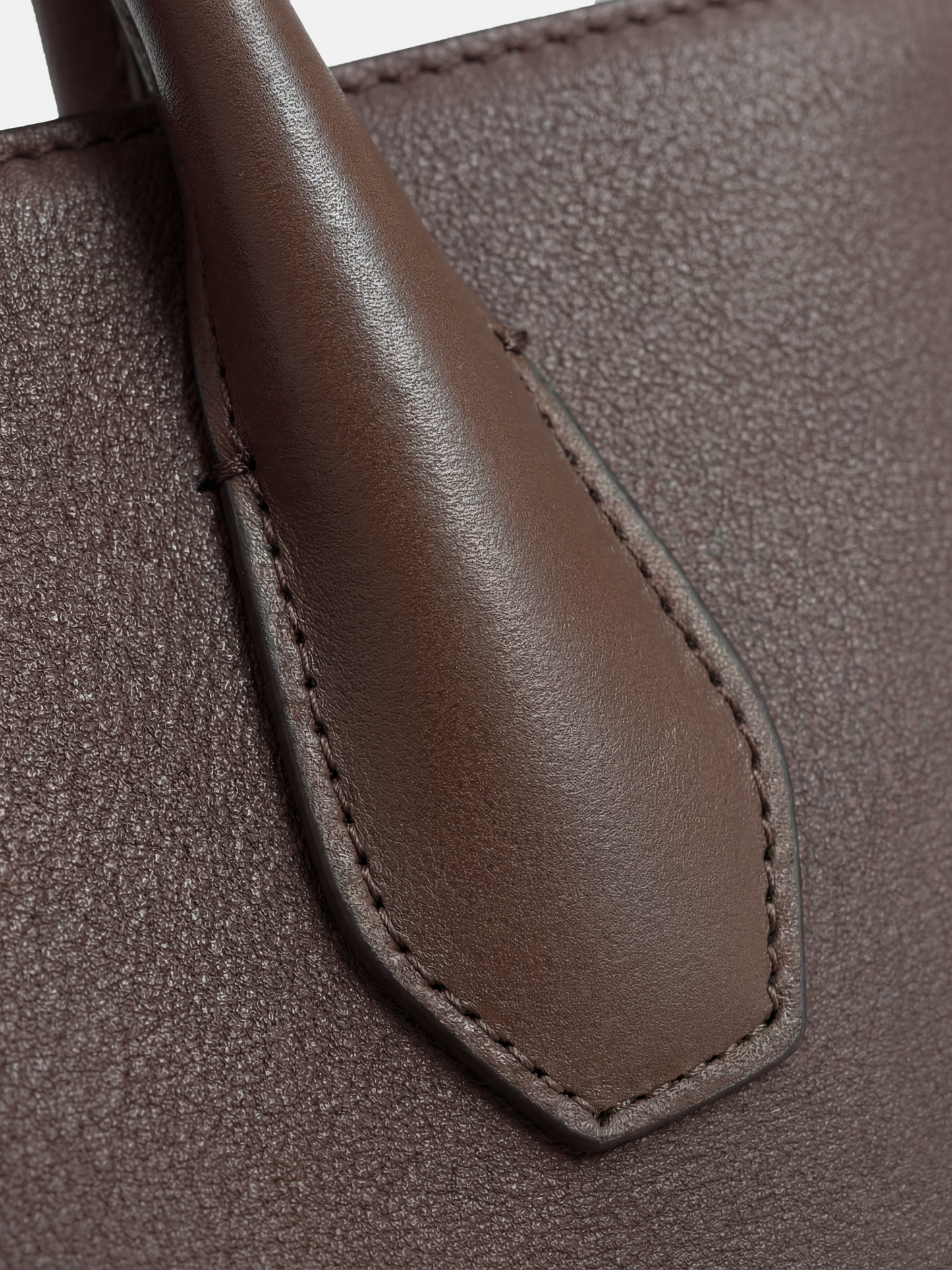 SELVANE Saddle Leather Essential Tote, an elongated bag with softly sculpted sides and wide opening, in a composed silhouette.