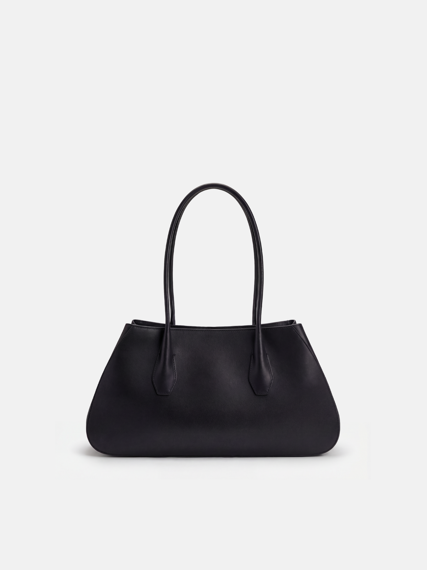 SELVANE Saddle Leather Essential Tote, an elongated bag with softly sculpted sides and wide opening, in a composed silhouette.