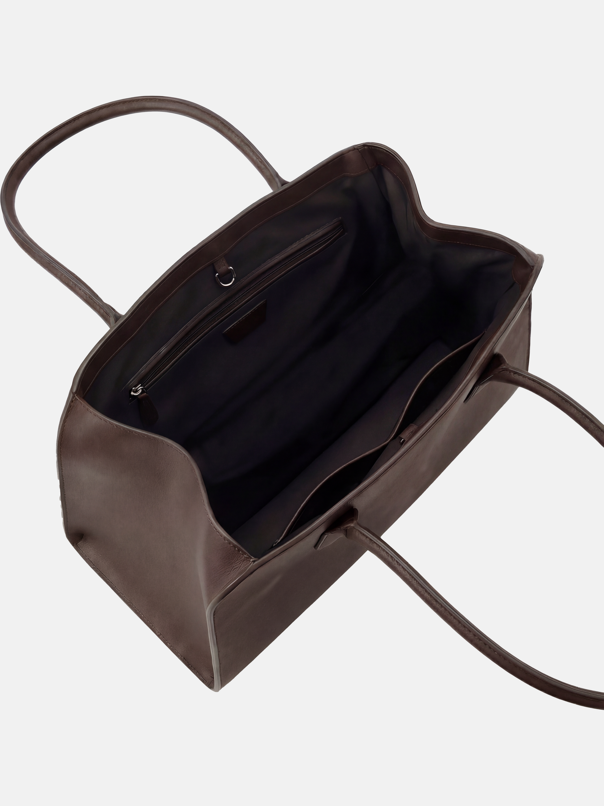 SELVANE Saddle Leather Essential Tote, an elongated bag with softly sculpted sides and wide opening, in a composed silhouette.