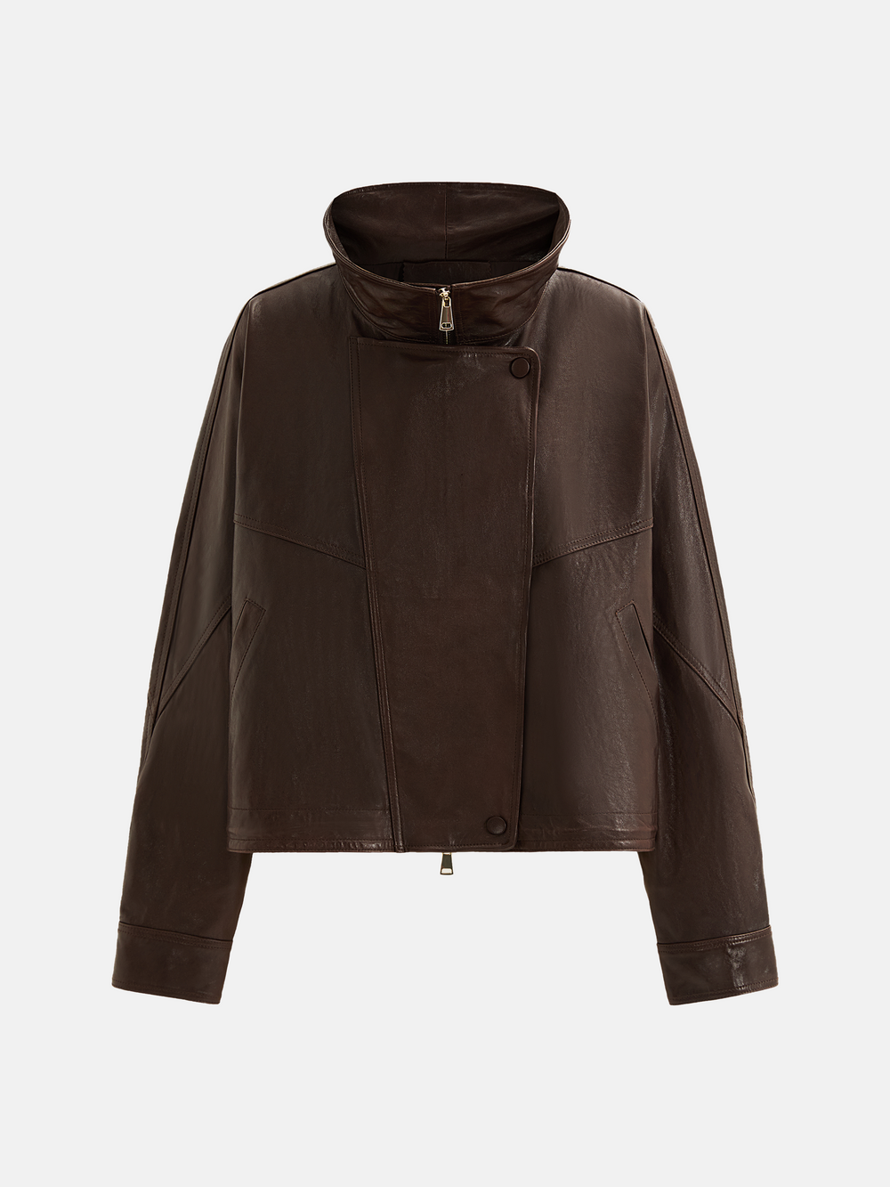 Asymmetrische Lammfelljacke mit Reißverschlusskragen — on model