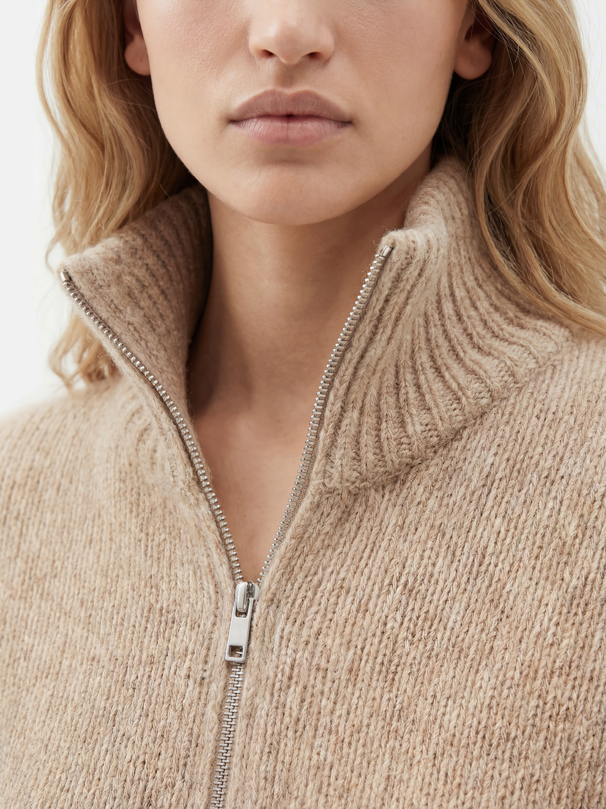 SELVANE cashmere-silk blend half-zip sweater in an oversized fit, featuring a high neck and ribbed cuffs, exuding refined comfort.