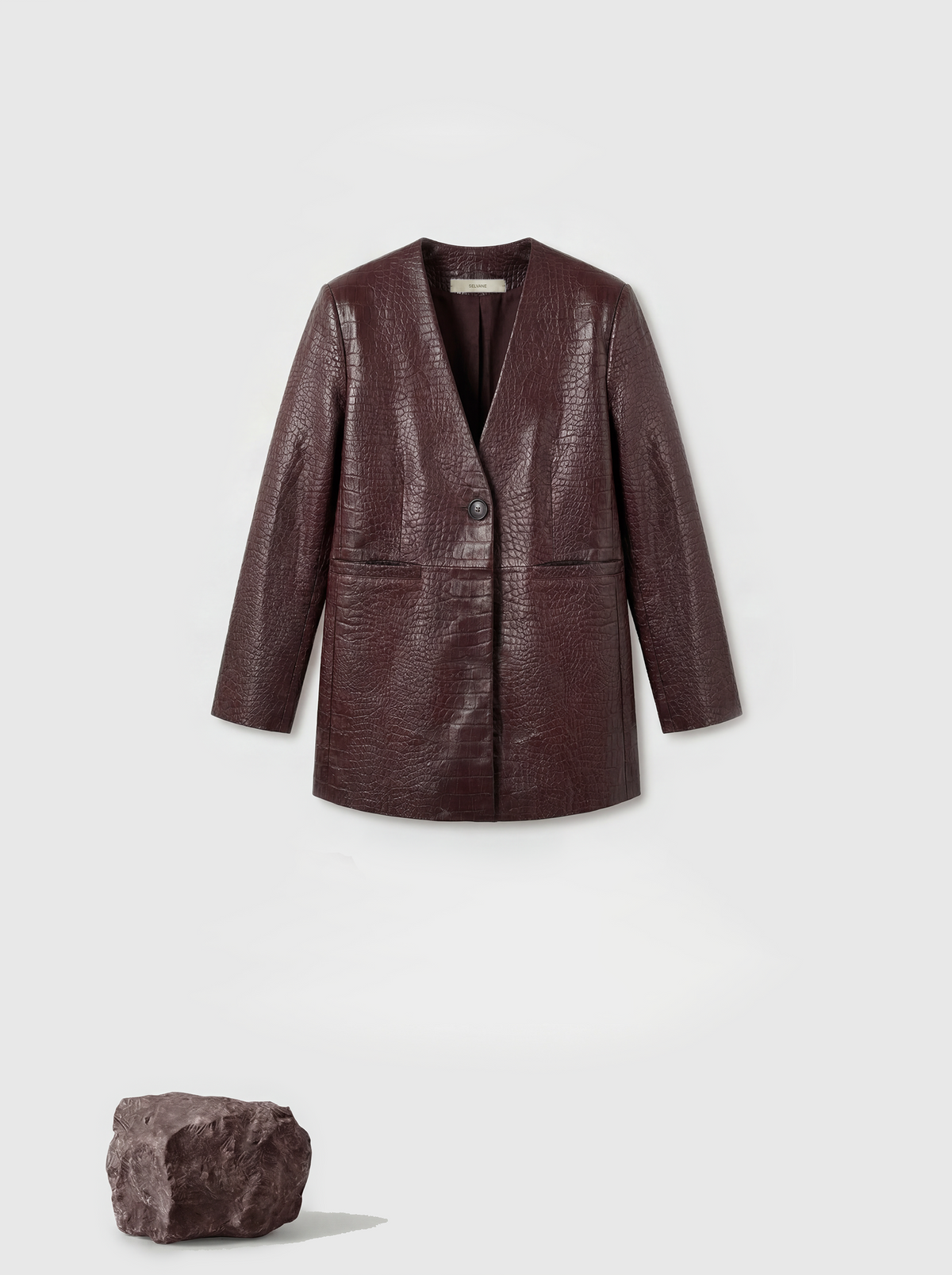 Chaqueta con cuello de pico de piel de cordero en relieve color sangre de buey