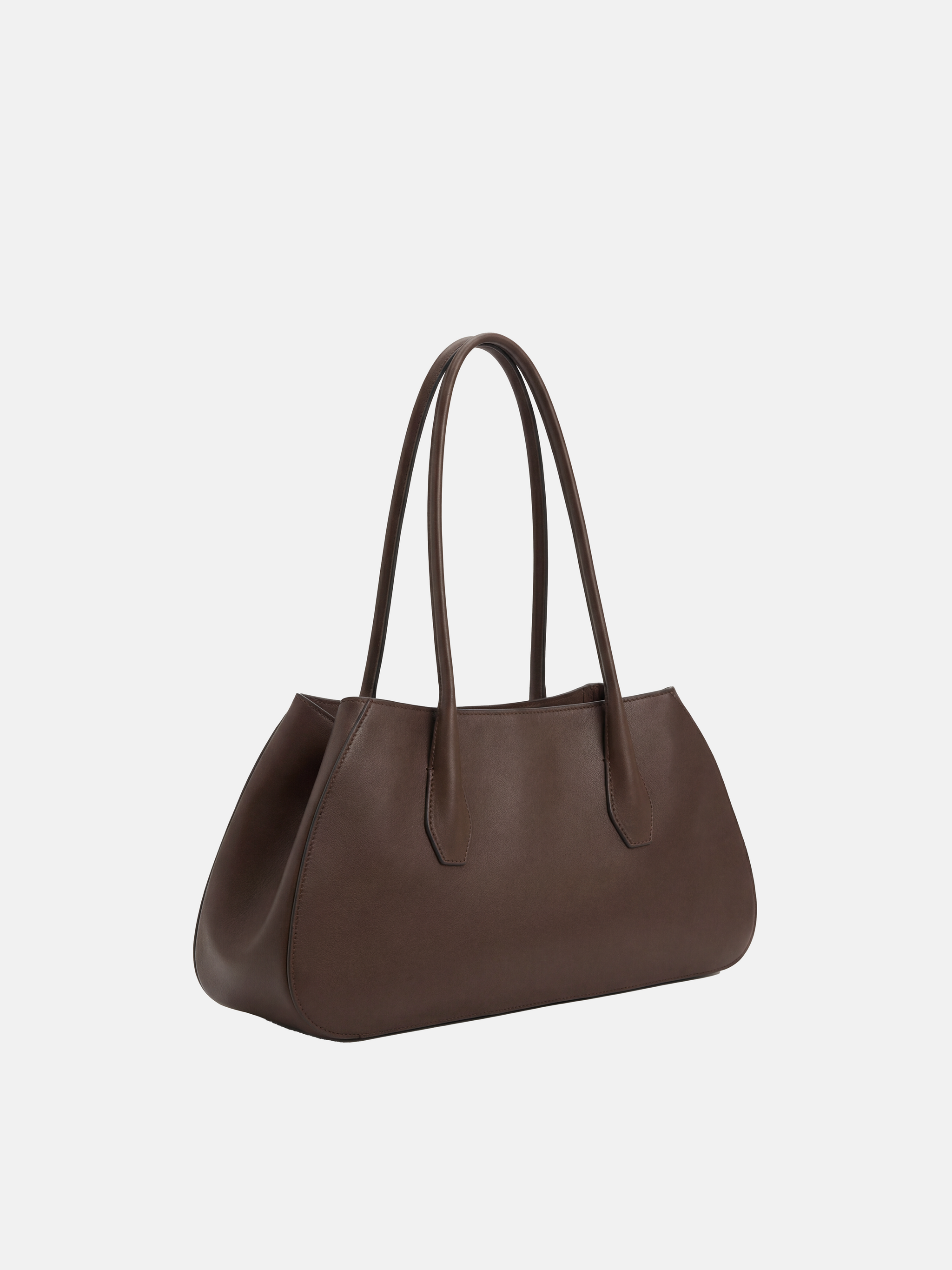 SELVANE Saddle Leather Essential Tote, an elongated bag with softly sculpted sides and wide opening, in a composed silhouette.