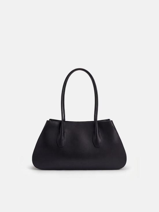 SELVANE Saddle Leather Essential Tote, an elongated bag with softly sculpted sides and wide opening, in a composed silhouette.