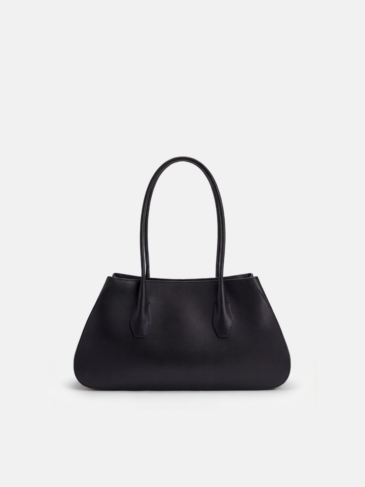 SELVANE Saddle Leather Essential Tote, an elongated bag with softly sculpted sides and wide opening, in a composed silhouette.