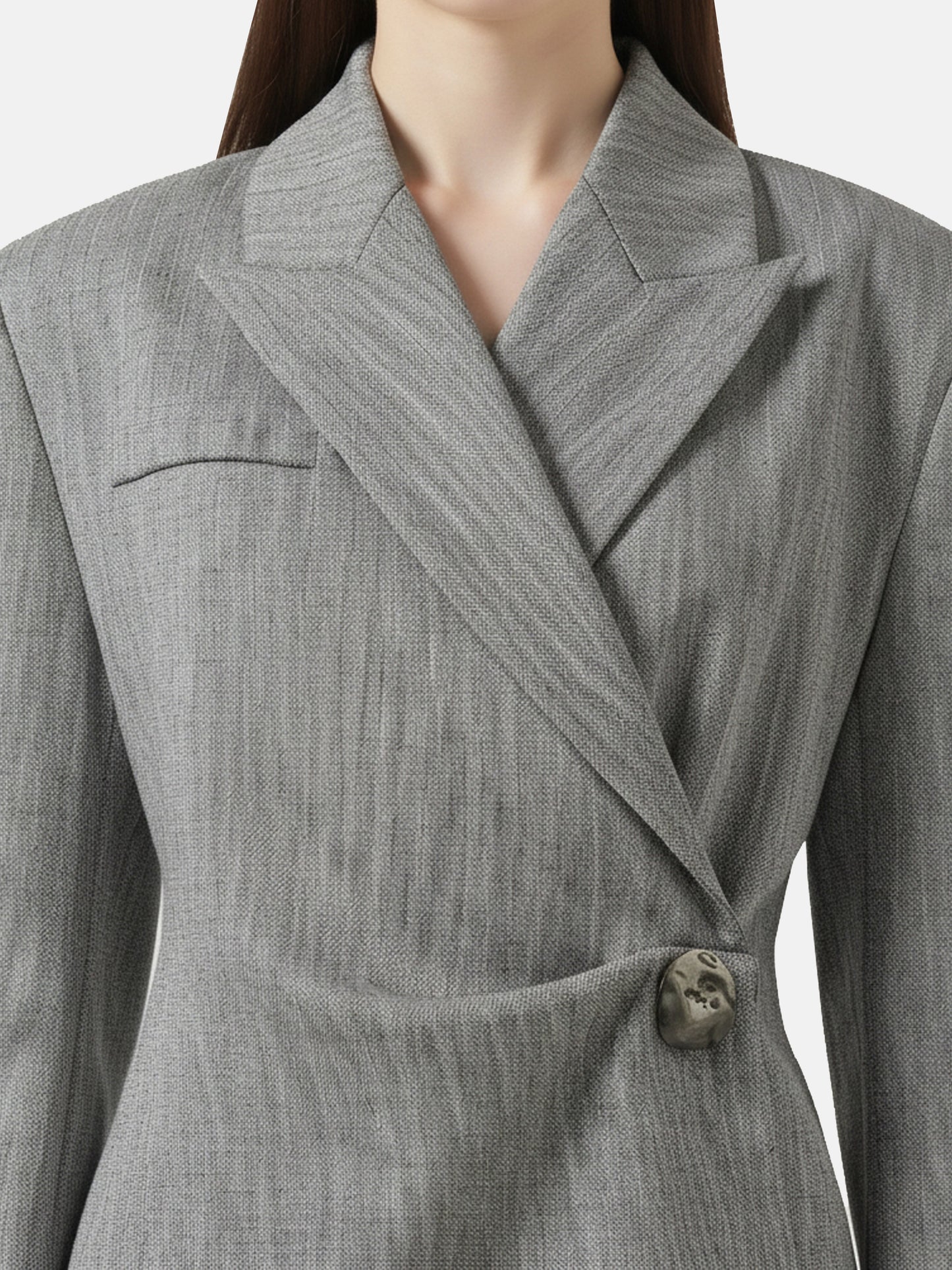SELVANE Diagonal-Closure Asymmetric Collar Blazer in quiet grey. Sharp shoulders, diagonal closure, and asymmetric collar define its long, clean silhouette.