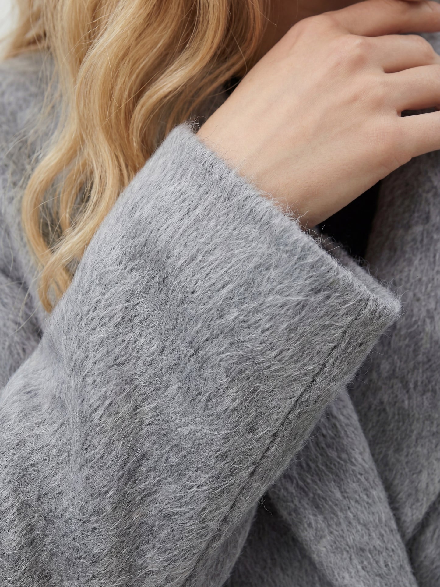 SELVANE Soft-Texture Double-Breasted Coat in a rich, brushed wool-cashmere blend, featuring a clean notch lapel and relaxed volume.