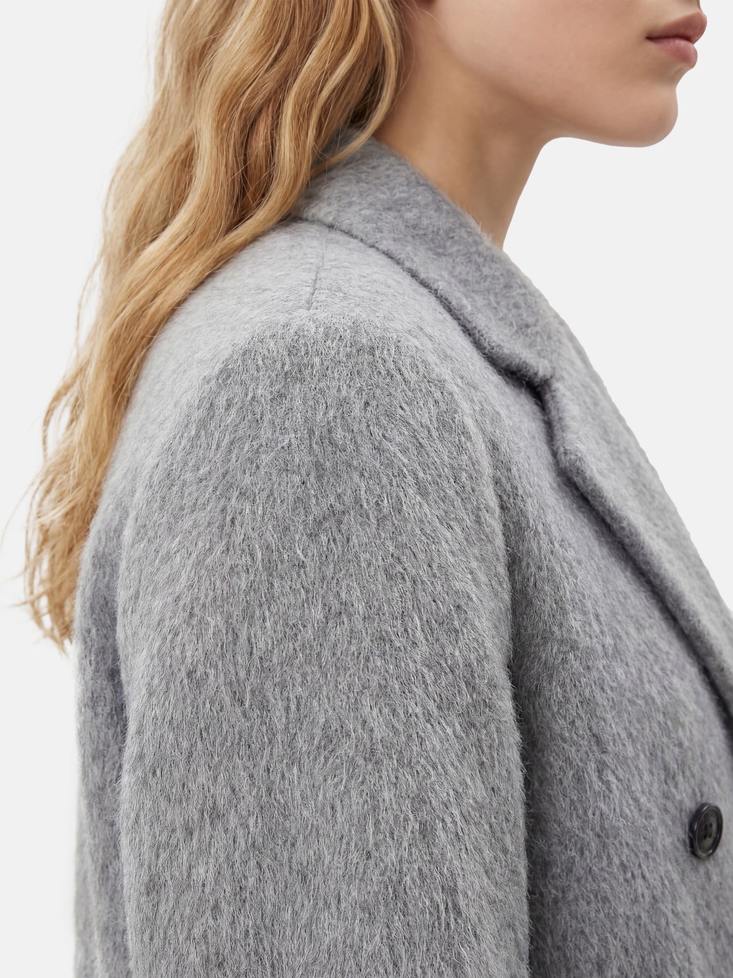 SELVANE Soft-Texture Double-Breasted Coat in a rich, brushed wool-cashmere blend, featuring a clean notch lapel and relaxed volume.