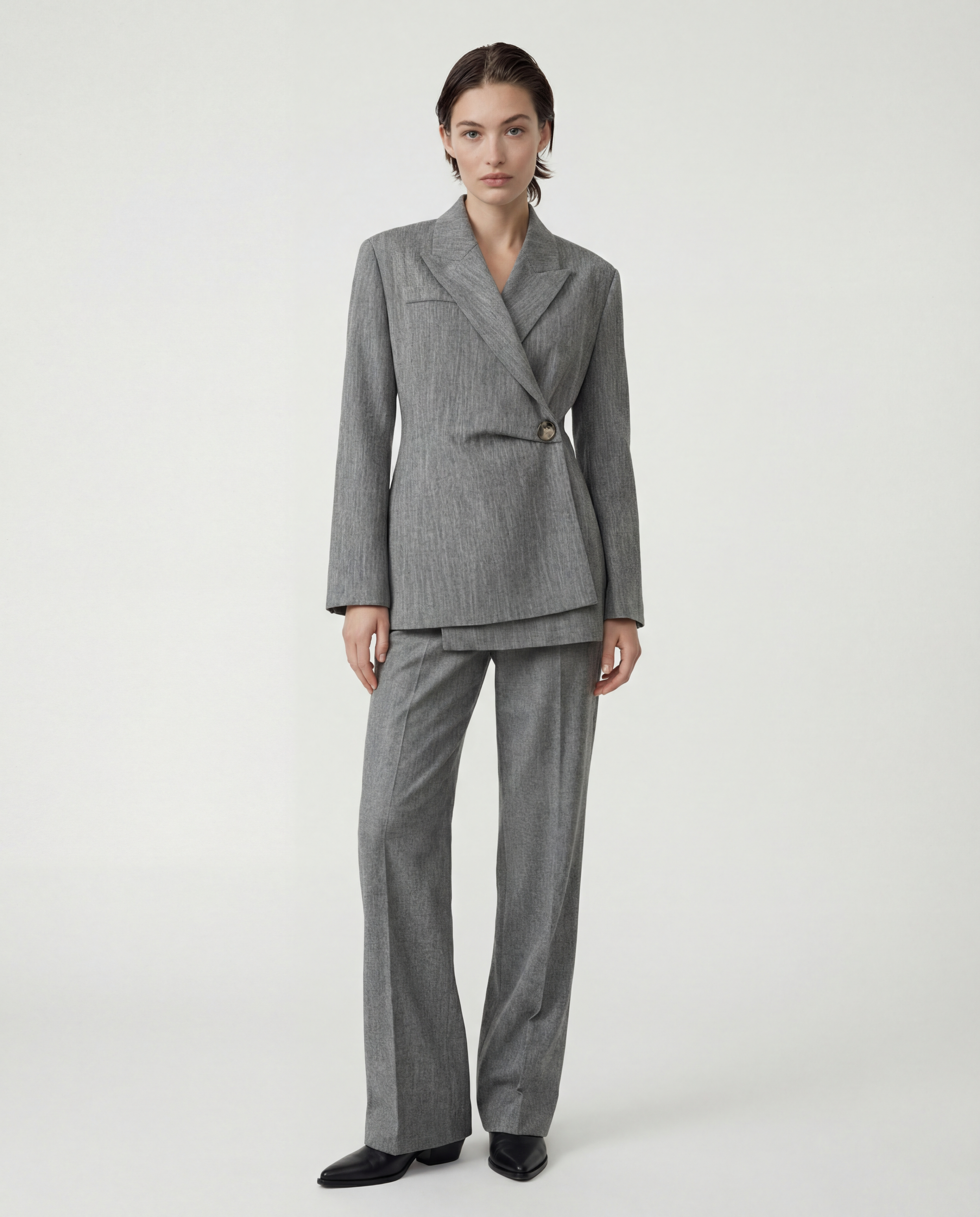 SELVANE Diagonal-Closure Asymmetric Collar Blazer in quiet grey. Sharp shoulders, diagonal closure, and asymmetric collar define its long, clean silhouette.