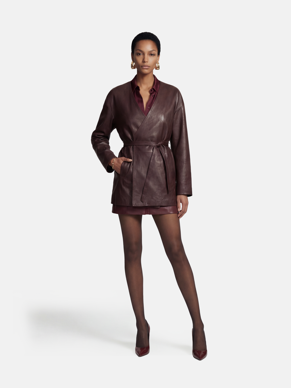 Lammfell-Wickelgürteljacke — on model