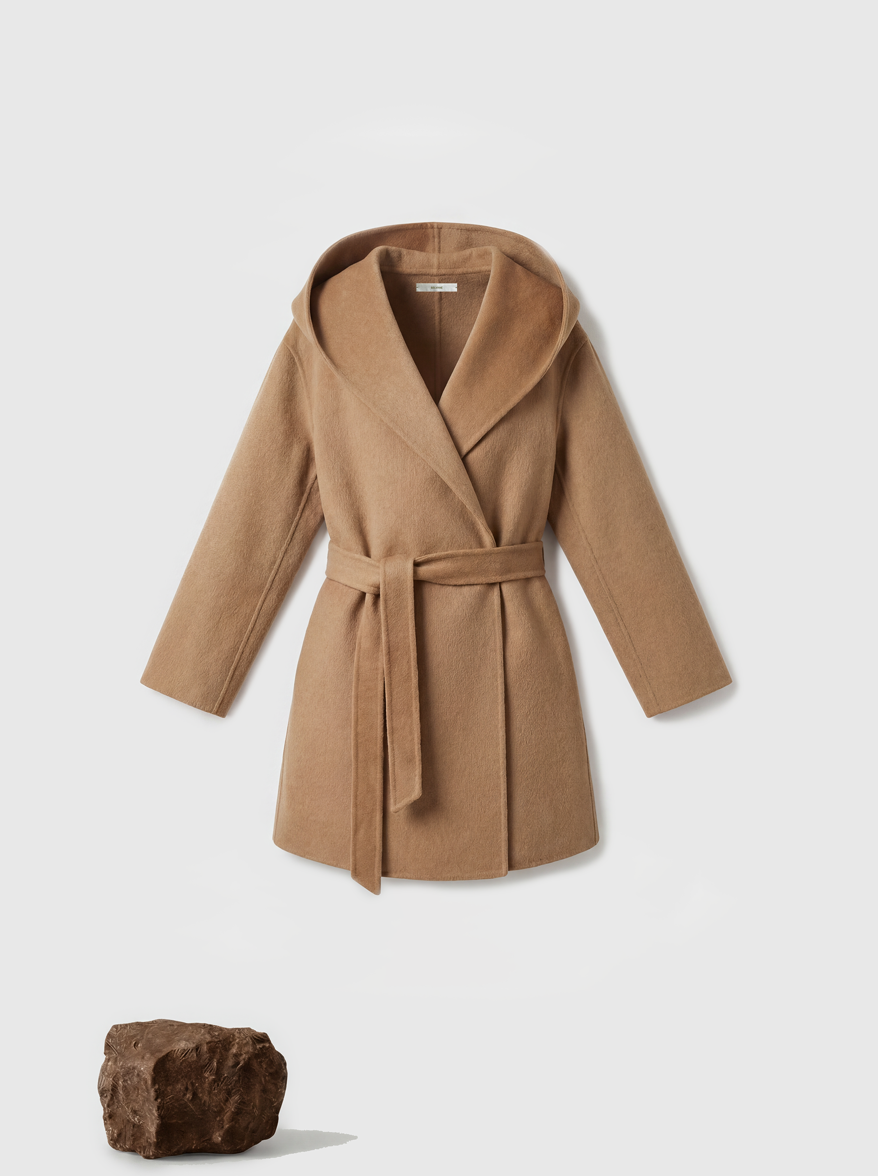 SELVANE mid-length wrap coat in quiet camel pure cashmere, with exaggerated shawl collar and long belt, for elegant motion.