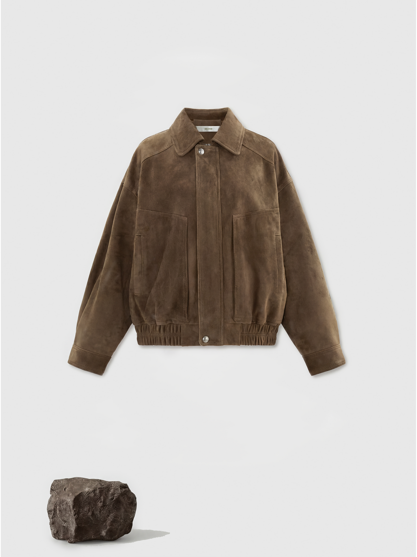 Oversized tan lambskin jacket by SELVANE, featuring a wide pointed collar, ribbed cuffs, and relaxed volume.