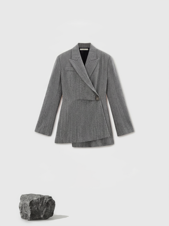 SELVANE Diagonal-Closure Asymmetric Collar Blazer in quiet grey. Sharp shoulders, diagonal closure, and asymmetric collar define its long, clean silhouette.